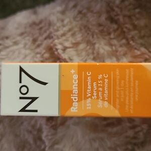 No7 radiance + 15% vitamin c serum